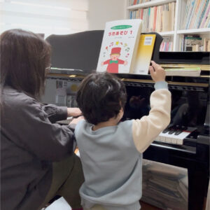 ３歳児ピアノレッスン